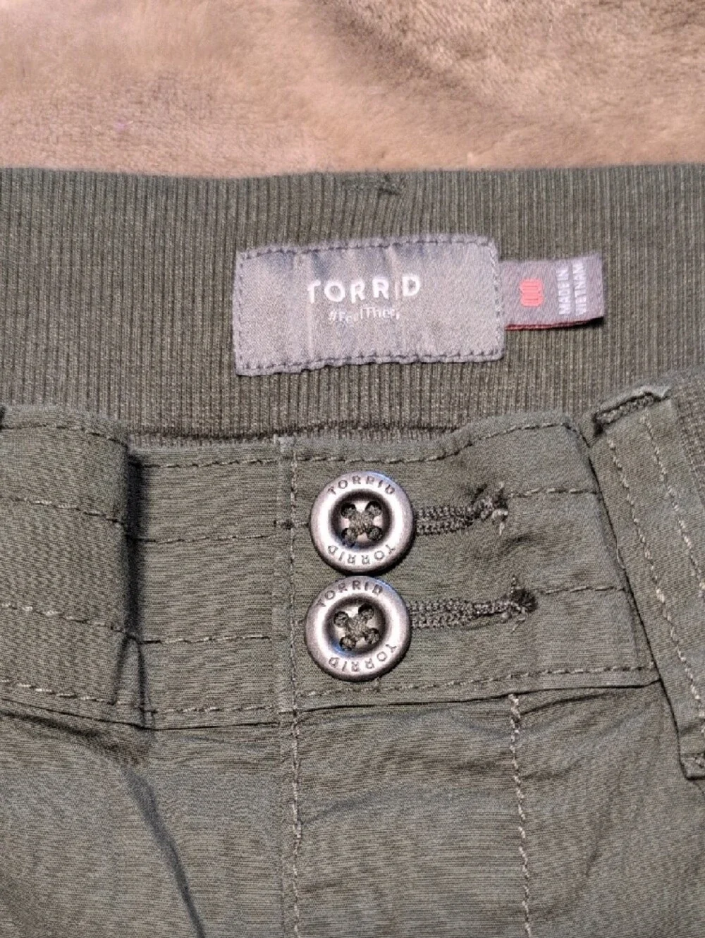 torrid Olive Green Cargo Shorts with Rib Waistband Size 00 (10) - Picture 2 of 3